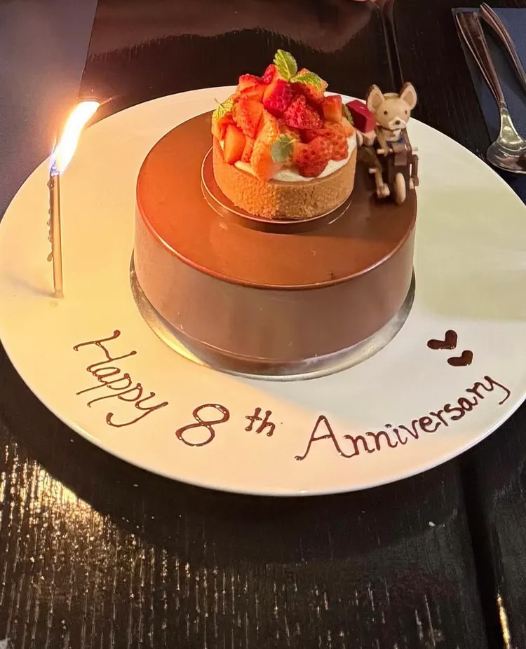 精心準備8周年蛋糕。圖／翻攝IG