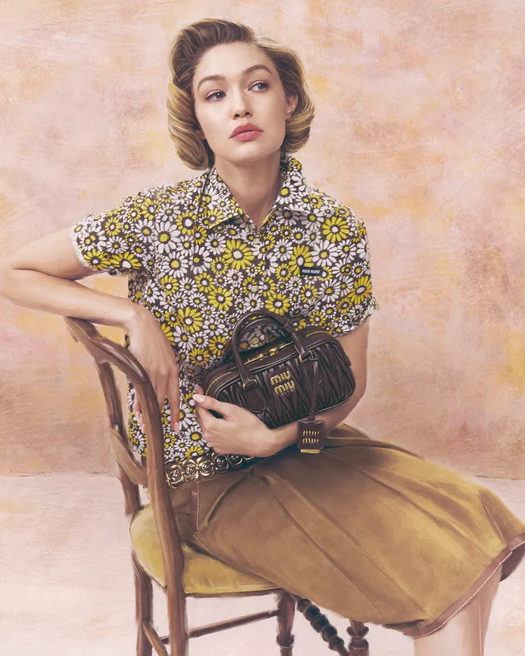 Gigi Hadid在Miu Miu最新廣告中化身復古女伶。品牌提供