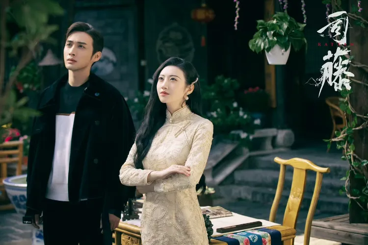 張彬彬（左）與景甜（右）在《司藤》中擁有絕佳CP感。翻攝《司藤》微博