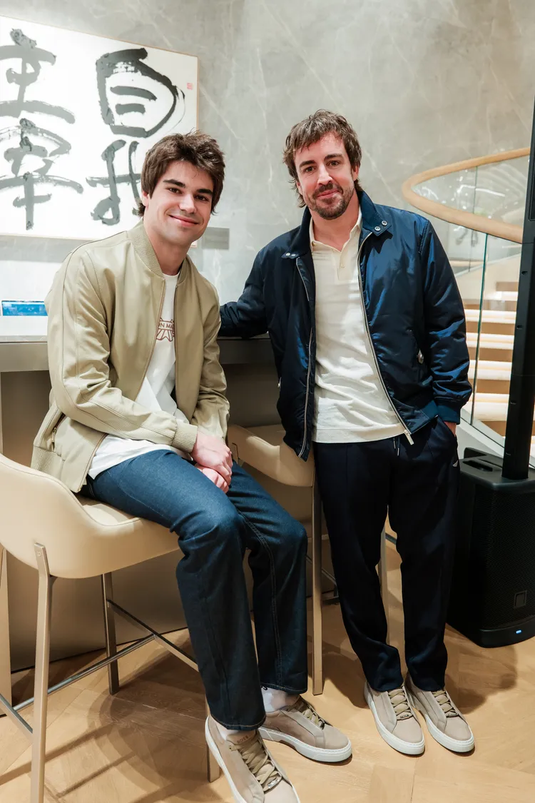 F1車手、BOSS品牌代言人Lance Stroll（左）、Fernando Alonso（右）亮相BOSS上海旗艦店開幕活動。品牌提供
