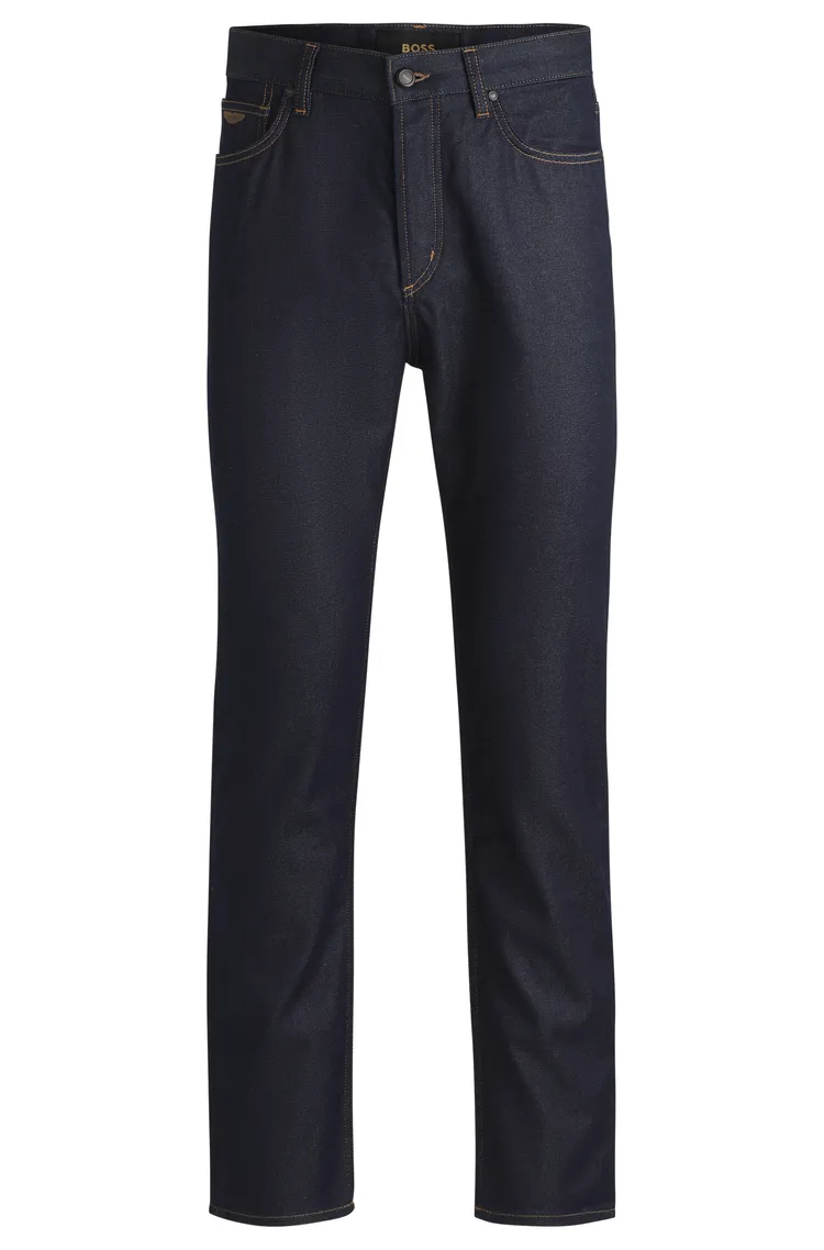 BOSS x Aston Martin深藍色碳纖維純棉混紡丹寧褲，1萬2900元。品牌提供