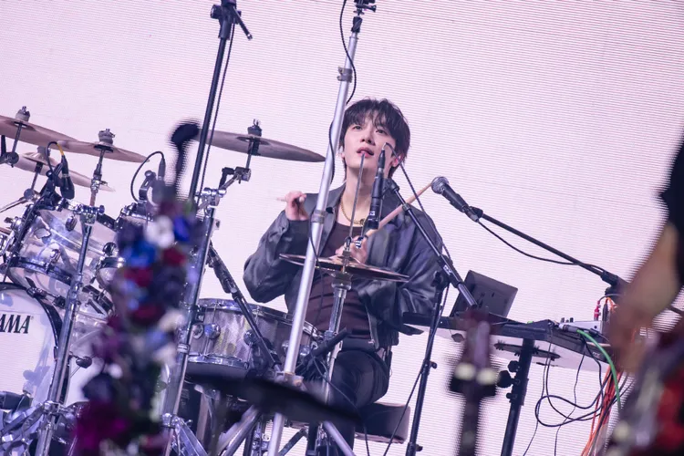 崔敏煥在台上道歉，坦言上次在布幕後打鼓，流了很多眼淚。希林國際Chillin International提供