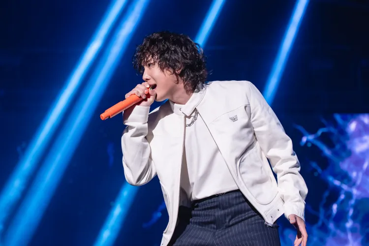 李洪基彩排時跟粉絲換寶可夢。希林國際Chillin International提供