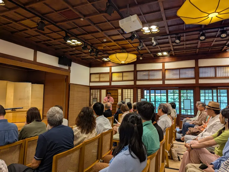 藝術家黃志超追思紀念茶會匯聚親友及藝文界人士，共同緬懷其藝術成就與貢獻。文化部提供