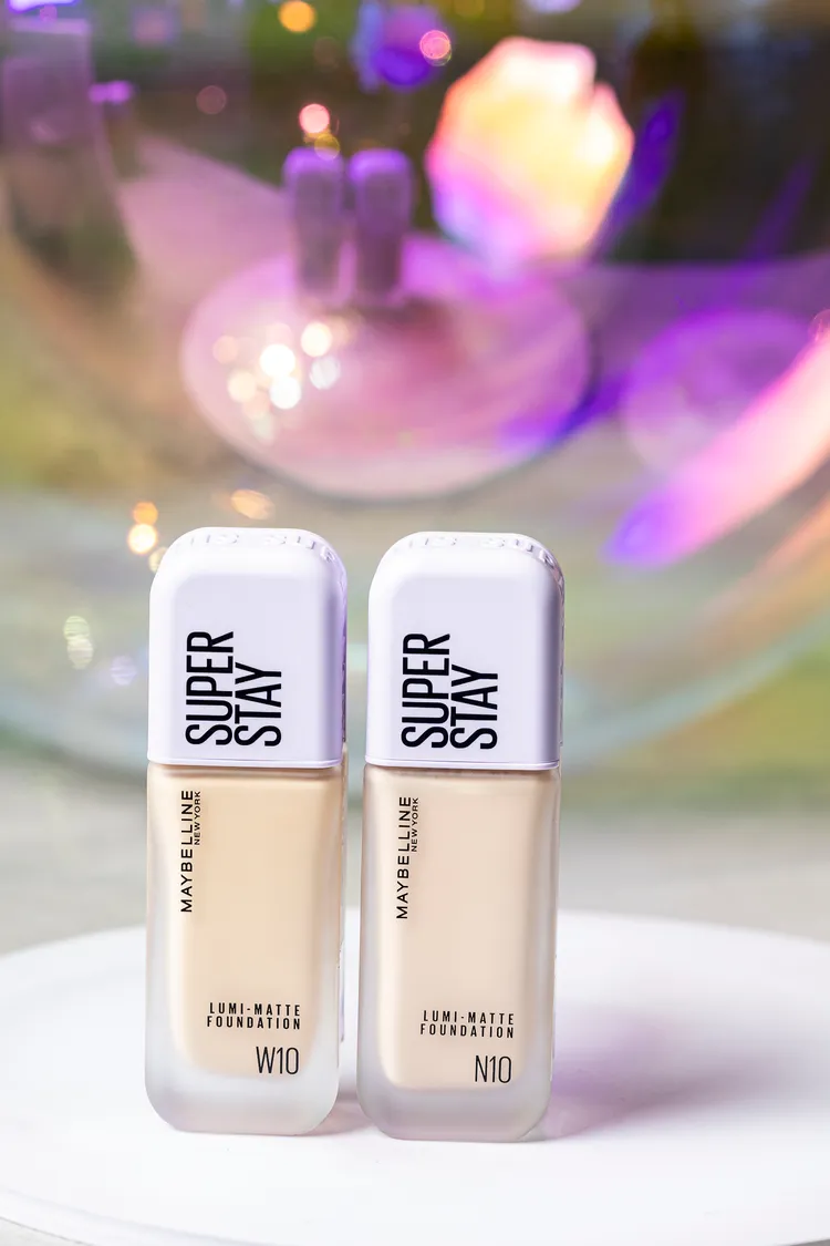 媚比琳裸霧光持久水粉底推出兩新色，35ml／569元。品牌提供