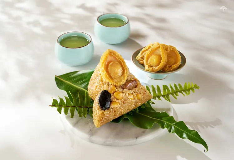 頂級臻饌鮑魚粽以整顆鮮嫩鮑魚為主角，餡料豐富，口感飽滿。業者提供