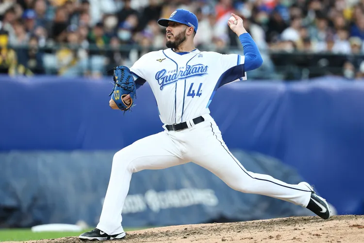 魔力藍封鎖兄弟打擊。  中央社