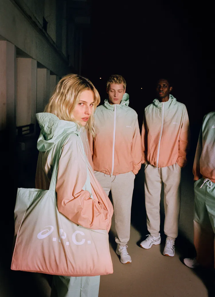 A.P.C.與ASICS的聯名重新詮釋了運動時尚。品牌提供