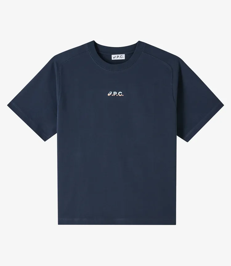 A.P.C. x ASICS聯名系列藍有機棉T恤，5500元。品牌提供