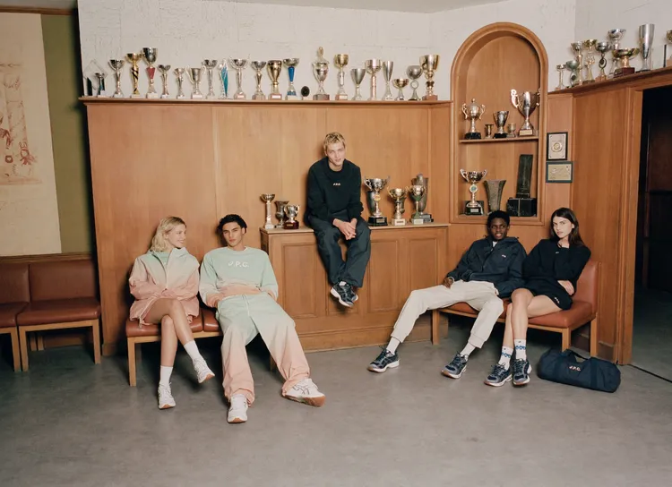 A.P.C.與ASICS的聯名將網球風格完美融入日常穿搭之中。品牌提供