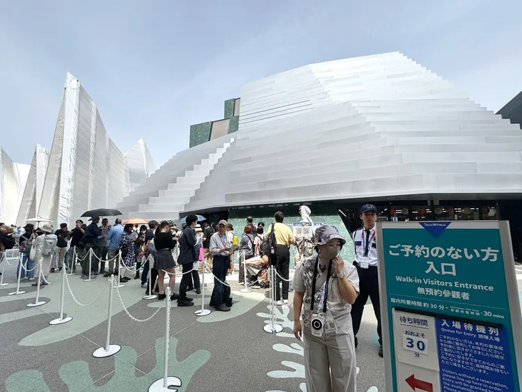 大阪世博開幕至今11天，累計入場突破100萬人次。圖為4月22日世博會場西區台灣的TECH WORLD館前。中央社