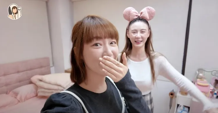 連床都是粉紅色。翻攝泱泱YouTube