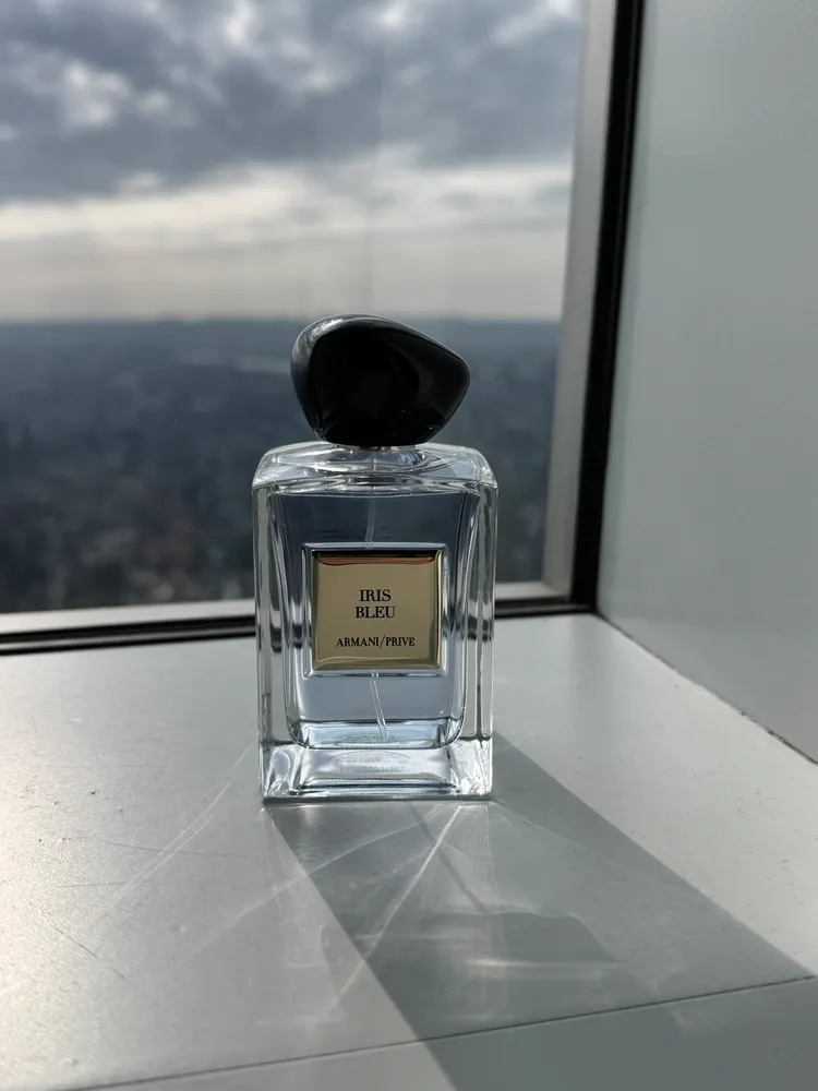 GIORGIO ARMANI/PRIVÉ高級訂製淡香水花園系列黎明鳶尾。50ml／5500元、100ml／8500元。張家玲攝