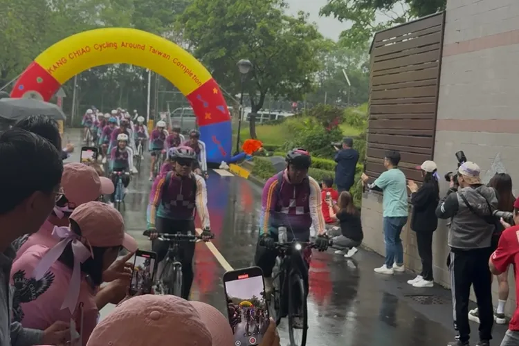 康橋車隊完成12天的環島旅程。翻攝賈永婕臉書