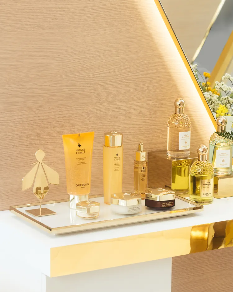 嬌蘭皇家蜂王乳系列。品牌提供