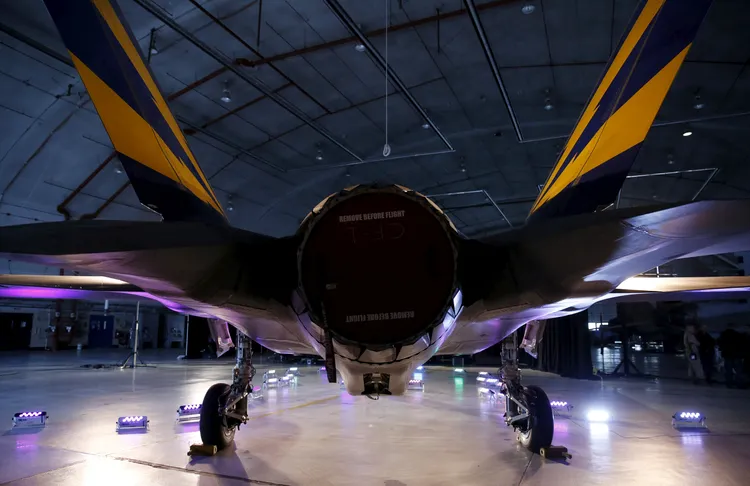 F-35戰機為美軍高價項目的軍備。圖為停放在美國海軍帕圖森河基地的F-35。路透社資料照片