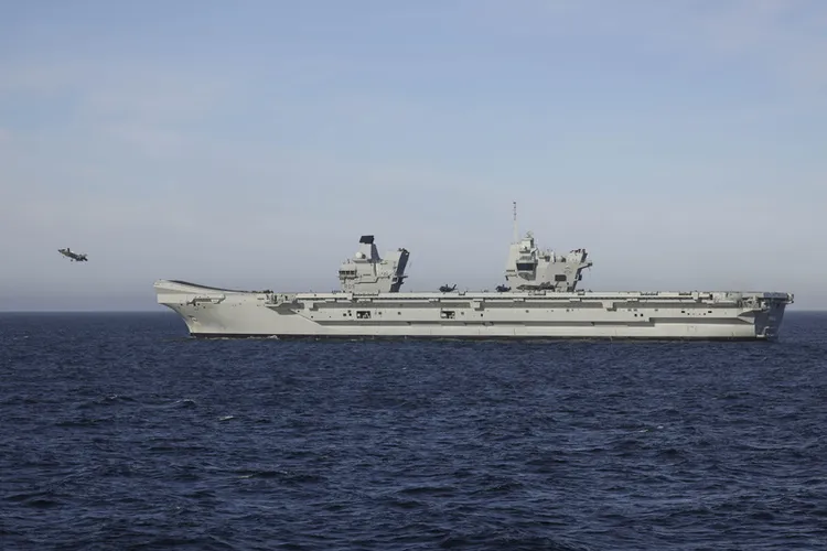 繼2021年後，英國航空母艦打擊群22日再度展開印太區域部署，此次由航艦「威爾斯親王號」領軍，搭載第5代匿蹤戰機F-35B，訂倫敦時間中午12時45分自英格蘭南部朴茨茅斯軍港出發。圖為資料照。 （英國國防部提供） 中央社