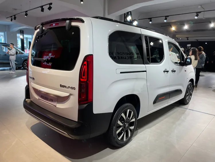 BERLINGO XTR外觀配上XTR專屬的橘紅點綴、Airbump防撞飾條與銀黑雙采17吋鋁圈，使其看起來更具越野氣息。林浩昇攝