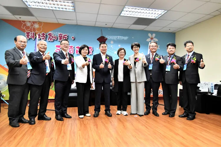 中部5縣市首長均出席今天的中部企業座談會。彰化縣政府提供