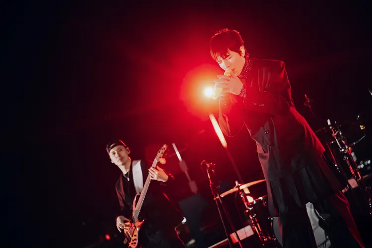 蕭敬騰深情演唱自己的招牌歌。喜鵲娛樂提供