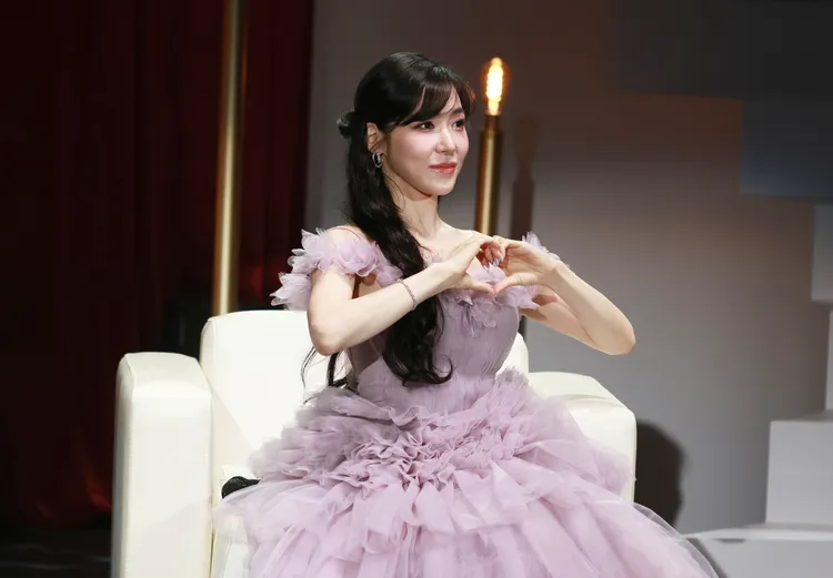 Tifanny狂比愛心送粉絲。彭欣偉攝