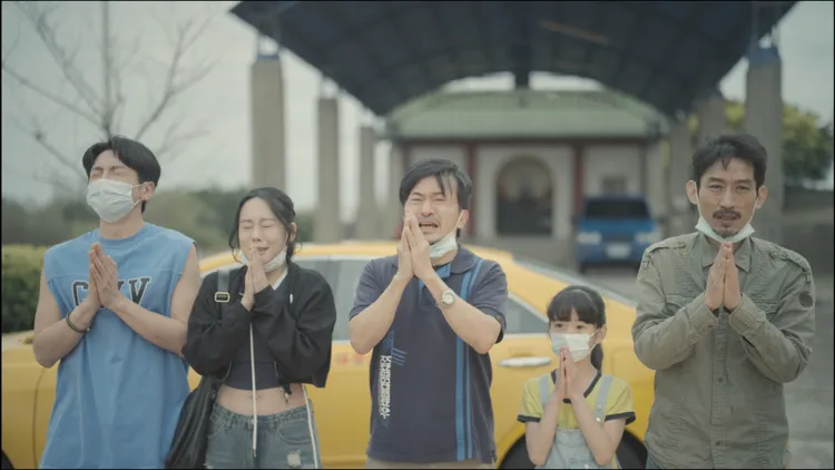 藍家人面對房子被法拍的危機，左起葛丞、孔令元、唐從聖、李宜儒、陳⽵昇。公視台語台提供