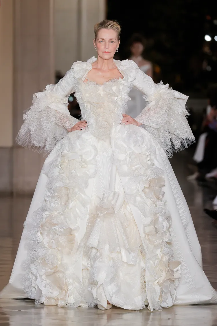 「Pompadour 女爵」禮服是本次的一大亮點。品牌提供