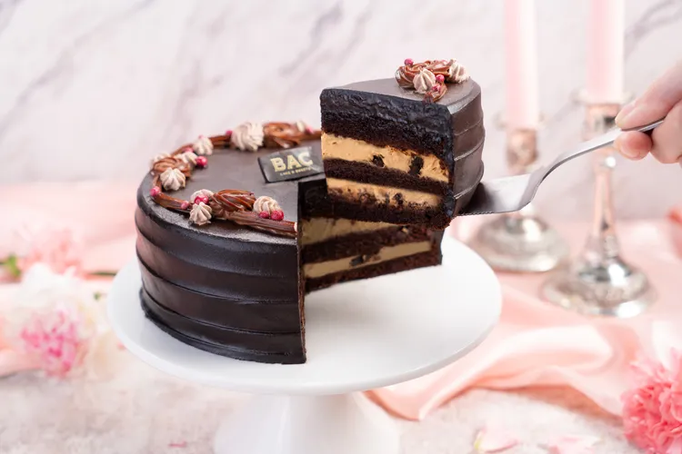 BAC甜點職人以「本格派」精神打造全新母親節蛋糕。業者提供