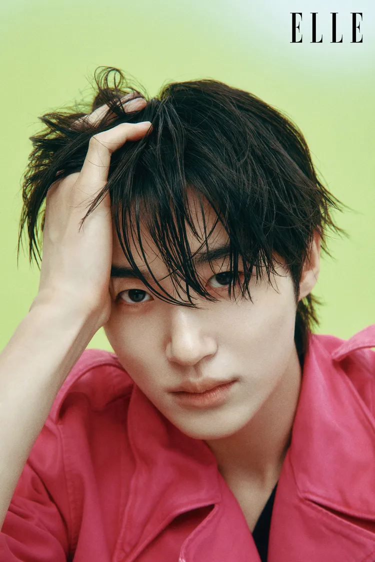 邊佑錫拍攝《ELLE》封面。《ELLE》國際中文版提供