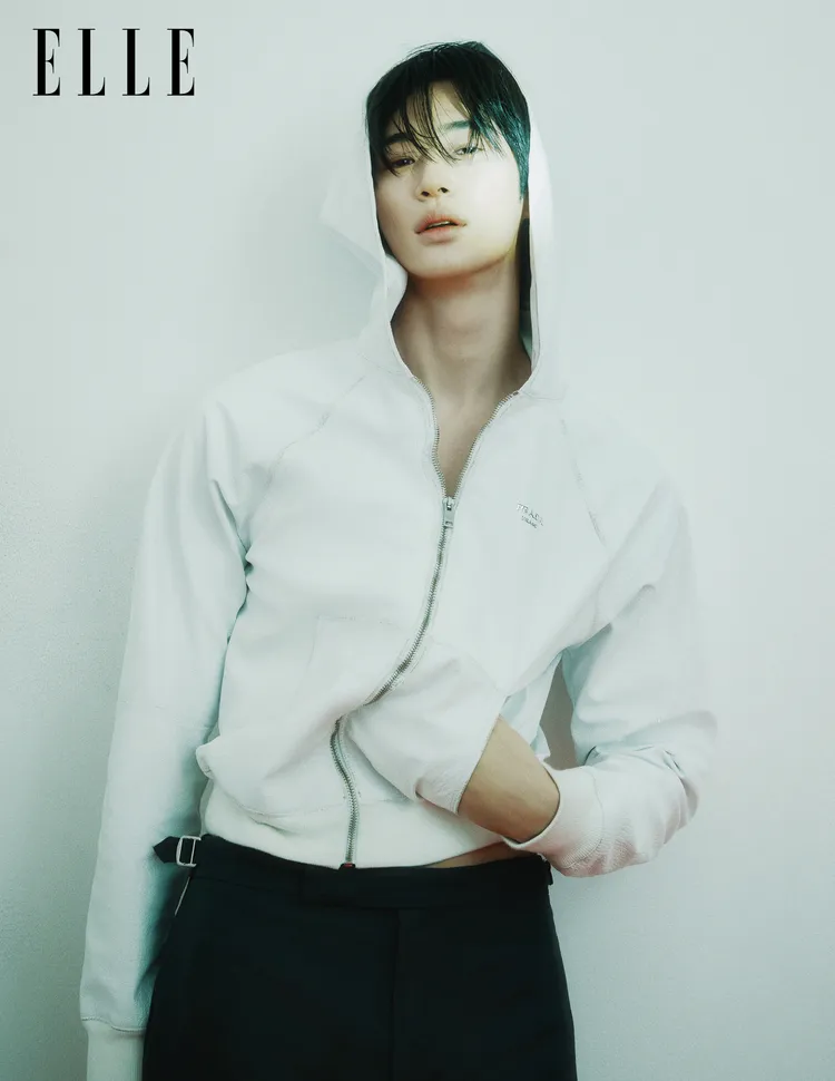 邊佑錫拍攝《ELLE》封面。《ELLE》國際中文版提供