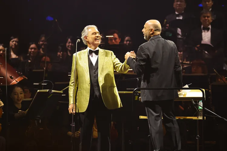 安德烈波伽利的美聲，讓全場觀眾起立鼓掌致敬。牛耳藝術提供