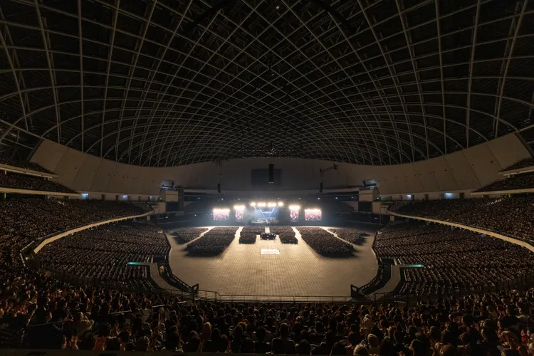 安德烈波伽利是繼少女時代隊長泰妍後，第2位登上大巨蛋的外國藝人，也是首位西洋巨星，吸引3.4萬名樂迷朝聖。牛耳藝術提供