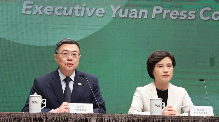 行政院長卓榮泰（左）、行政院副院長鄭麗君（右）。記者葉家瑋攝