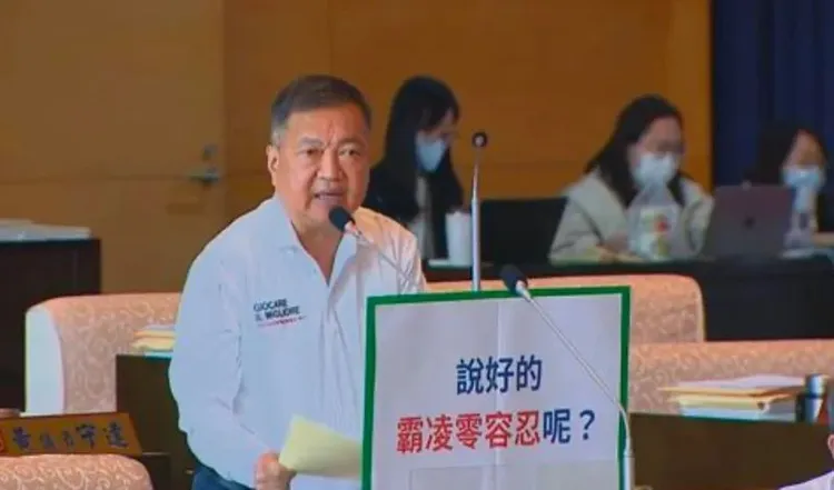 台中市議員曾朝榮說，當時其他學生在旁圍觀錄影喊「打他」，卻沒人出面制止。曾朝榮提供