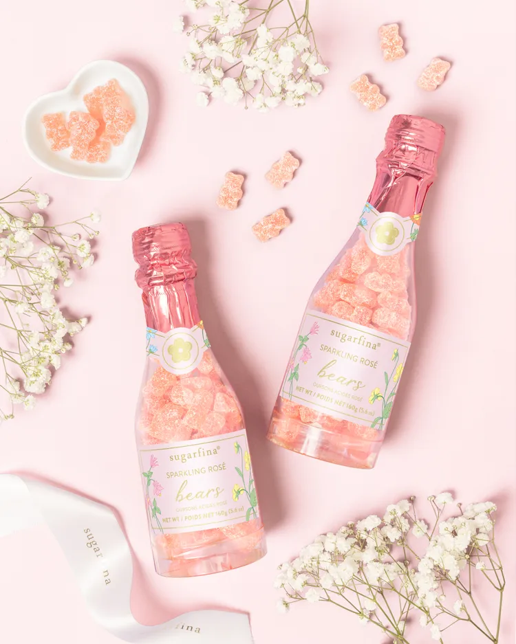 Sugarfina「氣泡粉紅酒小熊軟糖」慶祝瓶，售價1,190元。業者提供