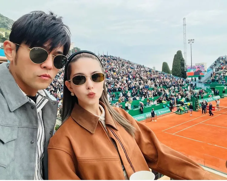 周杰倫曬兒後也不忘曬嬌妻昆凌。翻攝周杰倫IG