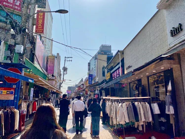 韓國人把醫美當日常保養。首爾明洞街景示意圖，莊偉祺攝