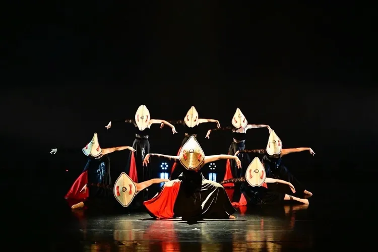 日本佐渡若林藝術舞團，將透過舞蹈呈現台灣糖業發展與台日百年情誼。文化局提供