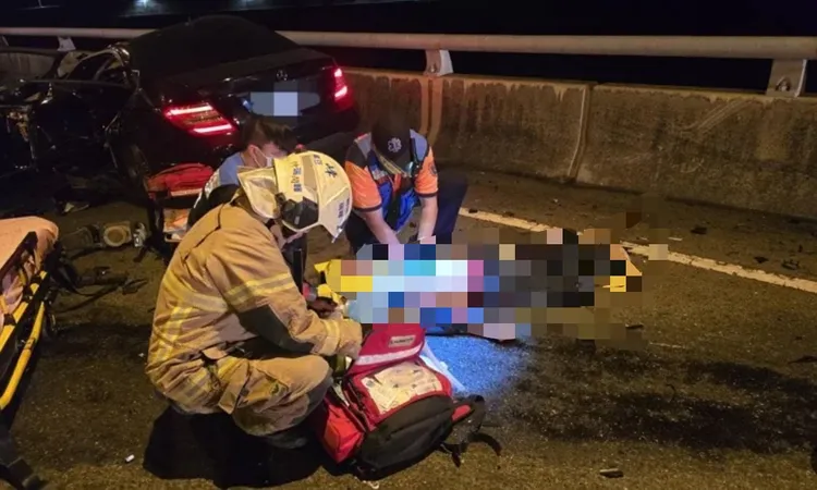 邱男噴飛車外，警消到場施以CPR等應急處置送醫，仍宣告不治。翻攝照片