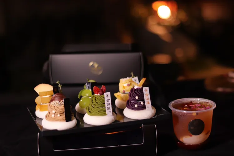 雙盒Combo 組合包含大福禮盒兩份與「綺荔冰茶大福飲」兩杯，自用送禮都適合。業者提供