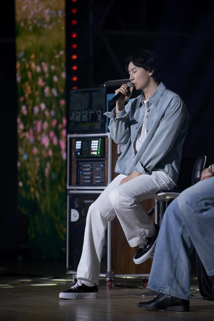 金南佶被選為韓星好感度冠軍，開玩笑請工作人員張羅飯店吃到飽，要請媒體吃飯。GILSTORYENT提供