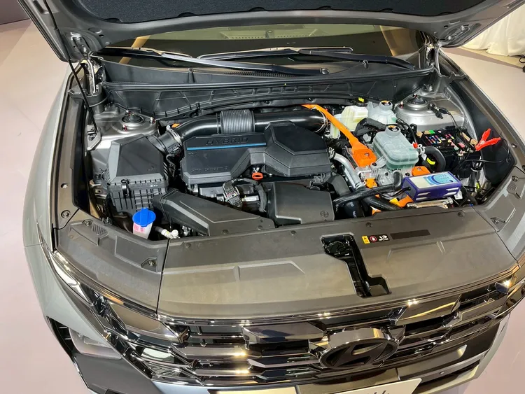 小改款TUCSON L繼續提供1.6L汽油渦輪與1.6L Turbo Hybrid渦輪油電兩種動力選擇。周奕豪攝