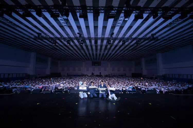 BTOB與粉絲大合照。SHOW Office提供