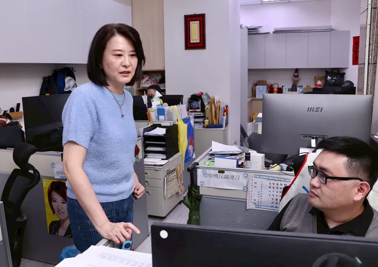 國民黨將於4/26上凱道遊行，王鴻薇透露，她的服務處接到很多人反應要參加。莊宗達攝