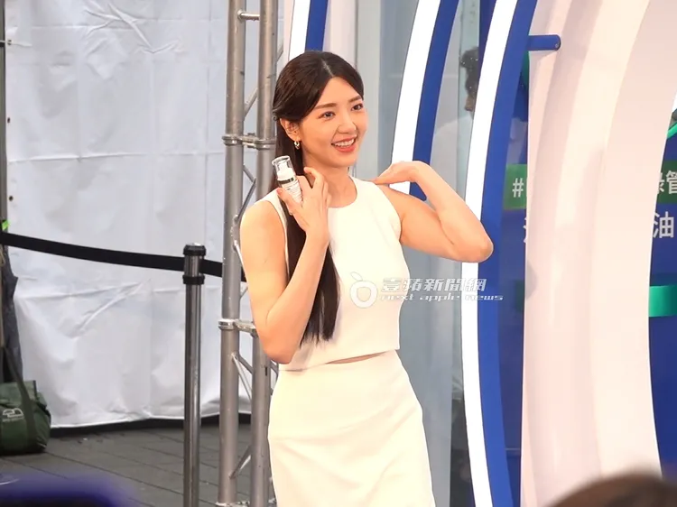 郭雪芙敬業分享代言保養品心得。特勤中心攝