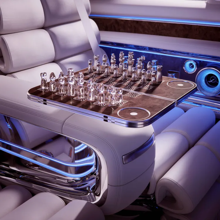 中央扶手內置棋盤式摺疊桌板和操作觸控面板，結合實用性與藝術典雅風範。原廠照片