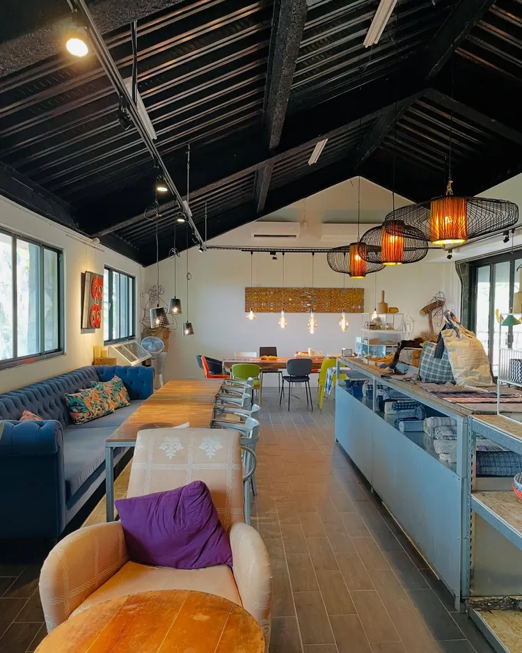 葉蘊儀在「異訝試物所」打卡。翻攝葉蘊儀臉書