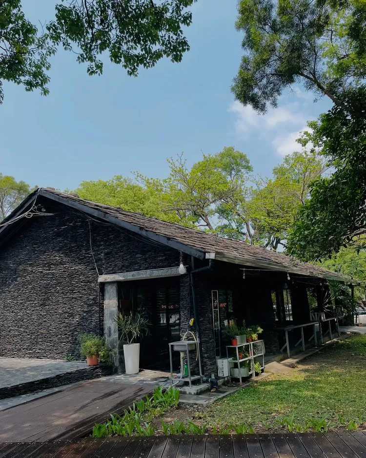 葉蘊儀造訪友人開的藝術料理餐廳。翻攝葉蘊儀臉書