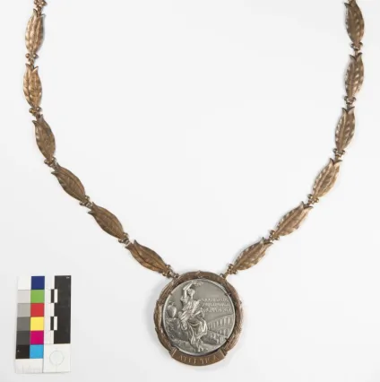 楊傳廣於1960年羅馬奧運奪下男子田徑十項全能銀牌。翻攝行政院公報資訊網