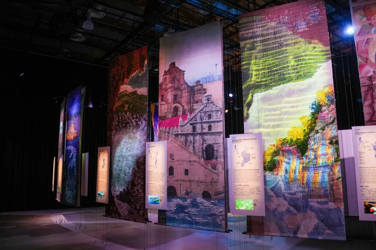 館內大多用影片、掛報、工藝品展示等靜態方式，呈現千島之國不同區域各自的文化風情。田欣雲攝影